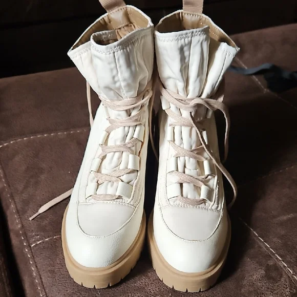 Dolce Vita Celida Women’s Chunky Lug Heel Ankle Combat Boots - Cream/Tan 10 - Picture 12 of 15